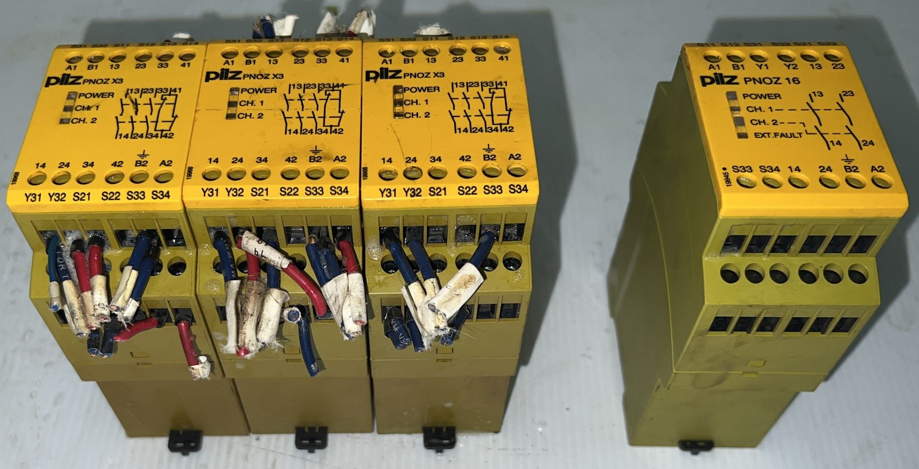 Pilz Module Lot of (4) Pilz Modules