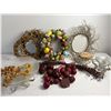 Image 1 : Seasonal Wreaths & Decor
