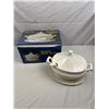 Image 1 : Fine Ceramic Soup Toureen