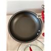 Image 8 : KitchenAid Pot & Pan Set