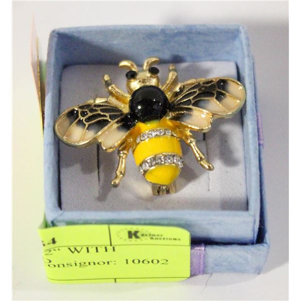 BEE BROOCH 1.3”X1.2“ WITH ENAMEL WINGS AND