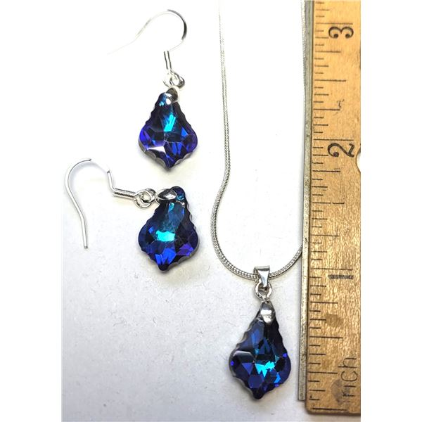 24)  BLUE/GREEN IRRIDESCENT BAROQUE CUT
