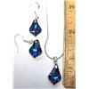 Image 1 : 24)  BLUE/GREEN IRRIDESCENT BAROQUE CUT