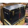 Image 1 : ANTIQUE STEAMER TRUNK 22" X 21" X 36"