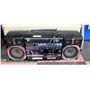 Image 1 : VINTAGE LASONIC DOUBLE CASSETTE GHETTO BLASTER