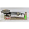 Image 1 : OHAUS TRIPLE BEAM SCALE