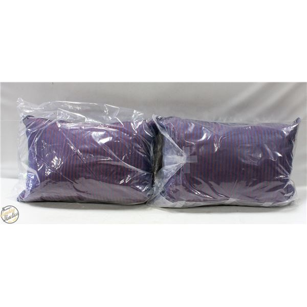 PAIR OF SHOWHOME ACCENT PILLOWS
