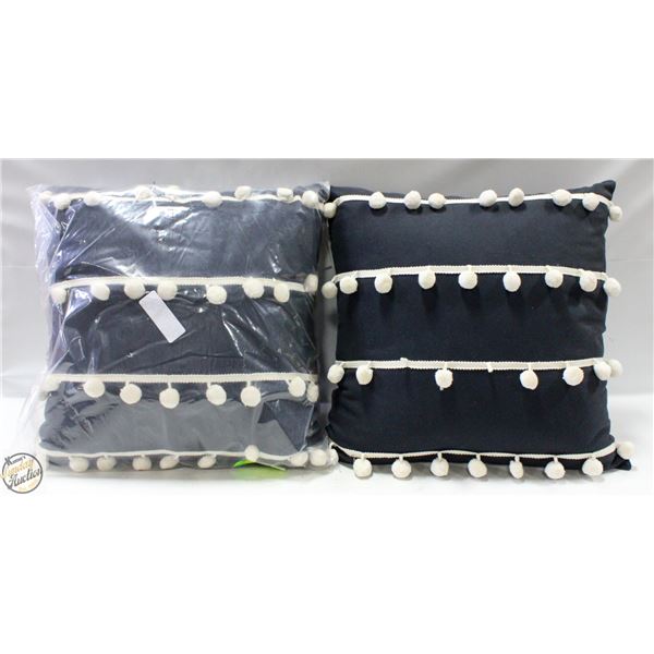 PAIR OF SHOWHOME ACCENT PILLOWS