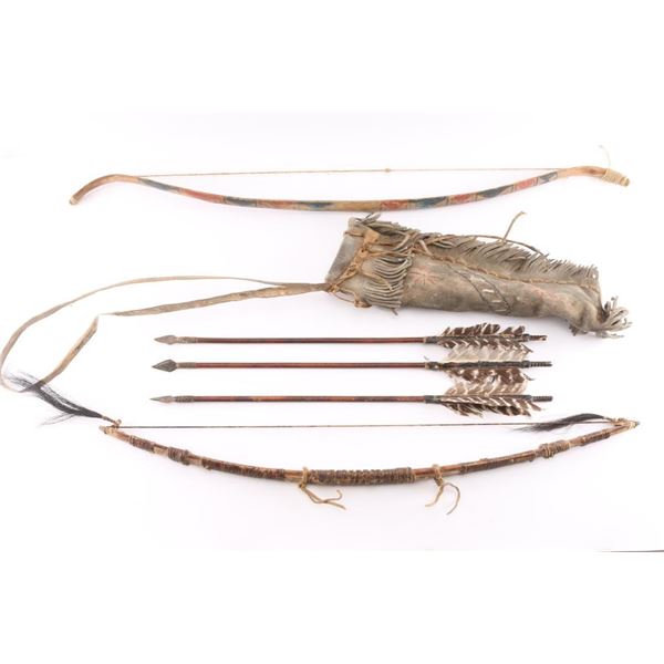 Lot of 2 Bows & Quiver of Arrows.