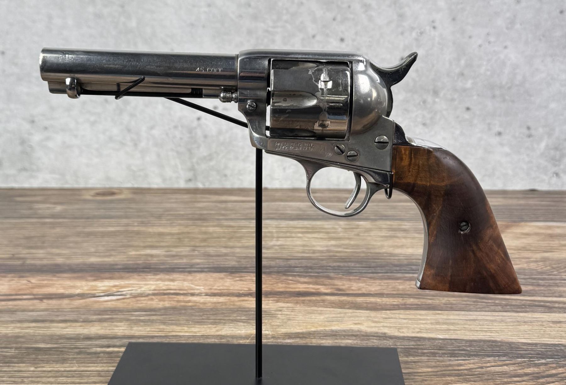 Colt Single Action Army .45 LC Gunfighter Revolver