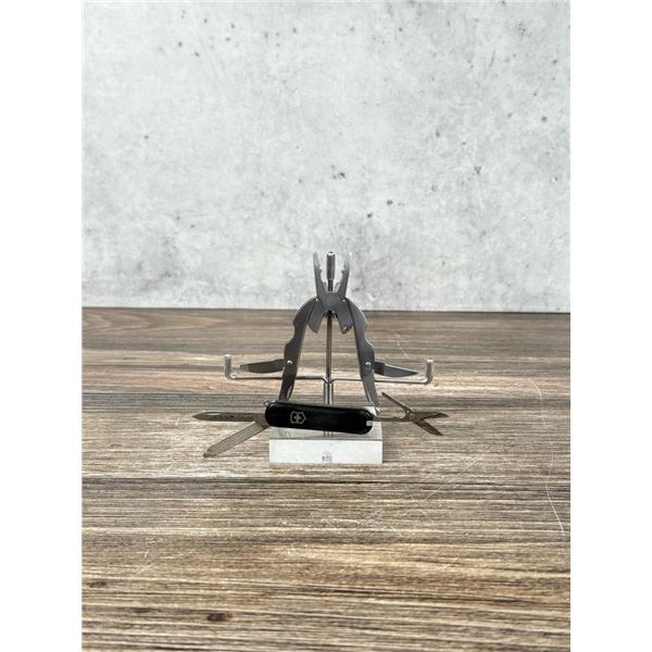 Kikkerland Bug Plier Multi Tool & Victorinox Knife