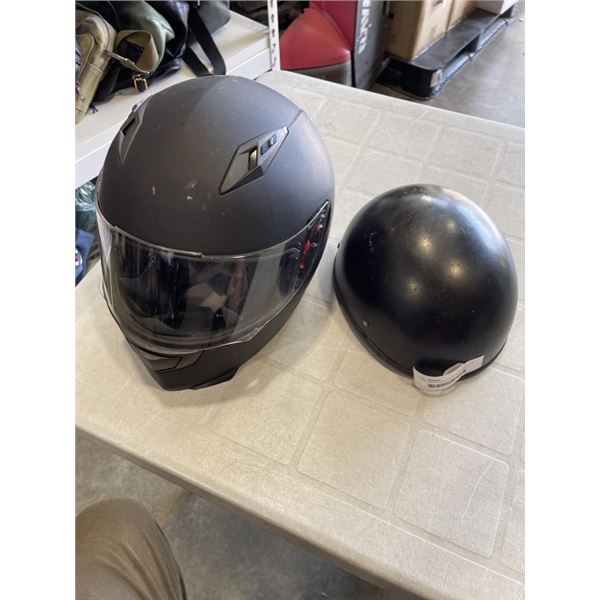 2 DOT MOTOR SPORTS HELMETS, BOTH SIZE SMALL
