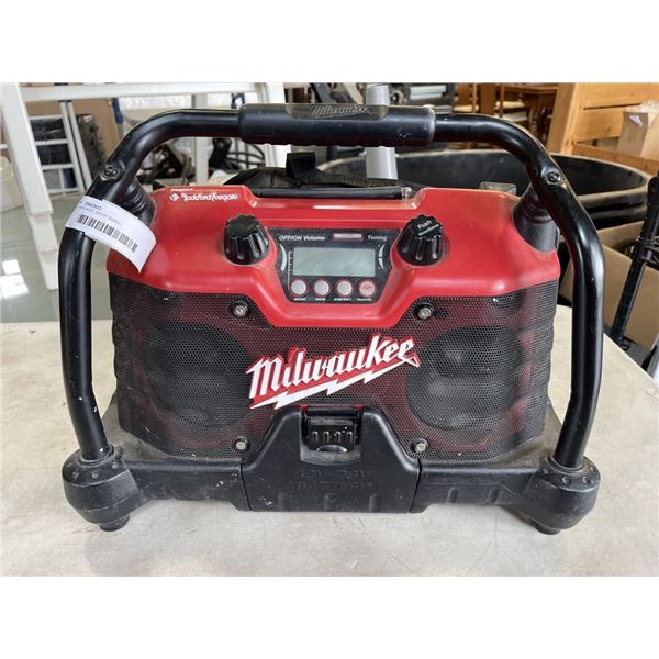 MILWAUKEE SHOP RADIO, DOES NOT WORK