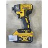 Image 3 : DEWALT 20V MAX IMPACT DRILL WITH 2 BATTERIES, ONE IS 5AH