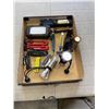Image 1 : TRAY OF ASSORTED FLASHLIGHTS AND BOX CUTTERS