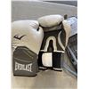 Image 2 : EVERLAST BOXING GLOVES, KIDS KNEE PAD SET AND WATER TIGHT BAG WITH RAFT/ TUBE