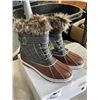 Image 2 : 2 PAIRS SIZE 9 WINTER BOOTS