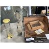 Image 2 : 4 BIRD FEEDERS