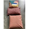 Image 4 : NEW CASE OF 9 OUTDOOR THROW PILLOWS WITH 3 NEW OUTDOOR  FLEECE BLANKETS TOTALL RETAIL OVER $250 6 SQ