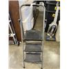 Image 2 : COSCO 3 STEP LADDER