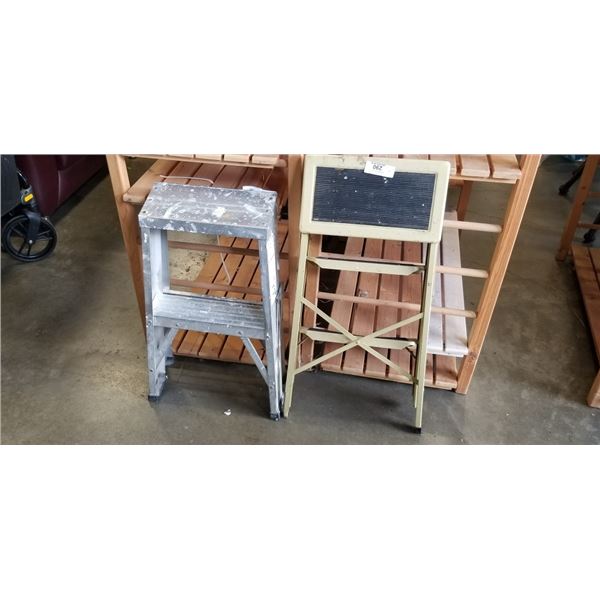 2 FOLDING STEP LADDERS