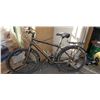 Image 1 : DEVINCI GREY BIKE