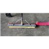 Image 3 : 2 COMMERCIAL PUSH BROOMS