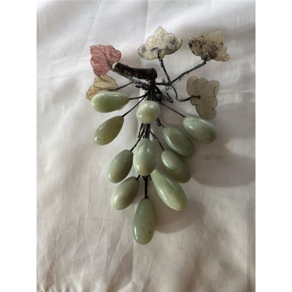 GREEN JADE GRAPES AND SEI PRECIOUS STONE LEAVES ORNAMENT, HAND CARVED