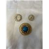 Image 1 : 3 VINTAGE BROOCHES