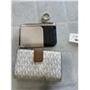 Image 2 : KATE SPADE AND MICHAEL KORS LEATHER WALLET / ZIPPERED POUCH