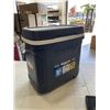 Image 1 : IGLOO 30 QT COOLER