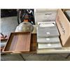 Image 3 : LARGE BOX OF WOOD TRAYS, CHALK SIGNS, CHARGER PLATES, ETC