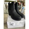 Image 3 : 3 PAIRS OF SIZE 10 WINTER AND DESIGNER  BOOTS