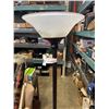 Image 2 : 6FT FLOOR LAMP