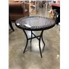 Image 1 : ROUND PATIO TABLE