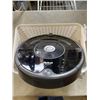 Image 1 : IROBOT ROOMBA VACUUM AND CHARGER