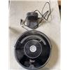 Image 2 : IROBOT ROOMBA VACUUM AND CHARGER