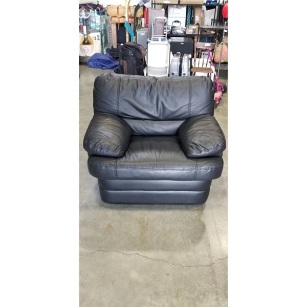 BLACK LEATHER LOUNGE CHAIR, GOOD CONDITION