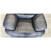 Image 2 : BLACK LEATHER LOUNGE CHAIR, GOOD CONDITION