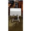 Image 1 : WHITE WRITING DESK