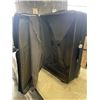 Image 2 : 2 LARGE SAMSONITE SUITCASES
