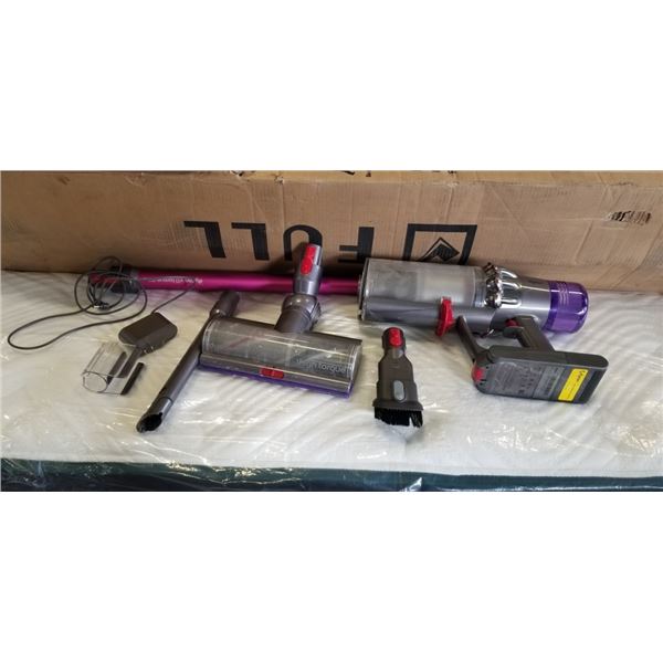 DYSON V11 TORQUE DRIVE CORDLESS STICK VACUUM - TESTED WORKING, RETAIL $799