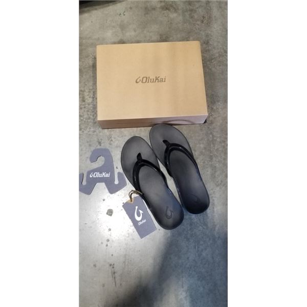 NEW OLUKAI PUAWE  SIZE 8  WOMENS SANDALS, BLACK