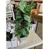 Image 2 : ASSORTED DECOR AND ARTIFICIAL PLA NTS