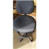 Image 2 : TALL BLACK OFFICE CHAIR