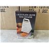 Image 2 : 2 DOZEN NEW PLASTIC GRATERS