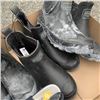 Image 4 : FOUR PAIRS OF NEW SIZE 9 FOOTWEAR