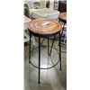 Image 2 : 2 BAR STOOLS