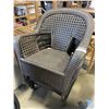 Image 2 : 4 WICKER PAIO CHAIRS