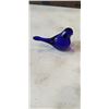 Image 2 : VINTAGE SIGNED ART GLASS BIRD PAPER WEIGHT AND ROSEWOOD CARVED PELICAN FIGURE